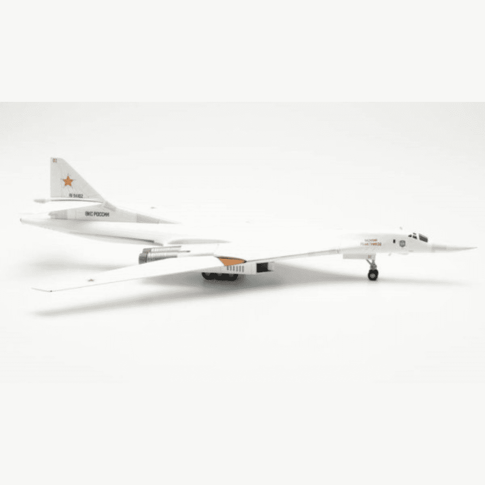 Tupolev TU-160 - Russian Air Force,"Blackjack/White Swan" ,6950th Guards Air Base Engels-2 - Reg.RF-94102/02 red "Vasily Reshetnikov" Edizione Limitata Marca: Herpa - Scala: 1:200