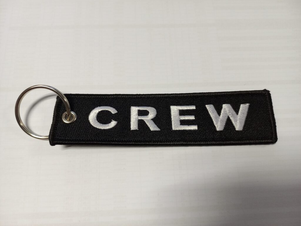 Crew portachiavi di colore nero con anello
