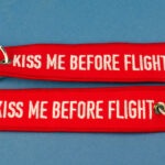Kiss Me Before Flight portachiavi di colore rosso